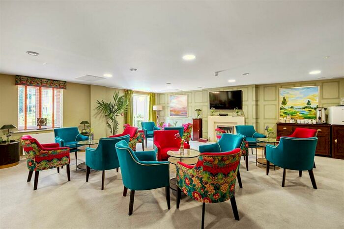 2 Bedroom Apartment For Sale In Shackleton Place, Devizes, Wilts, SN10