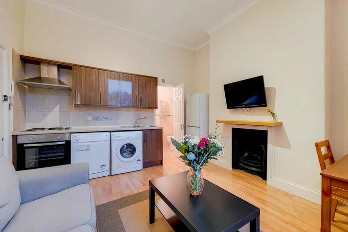 1 Bedroom Flat To Rent In Hogarth Road, London, SW5