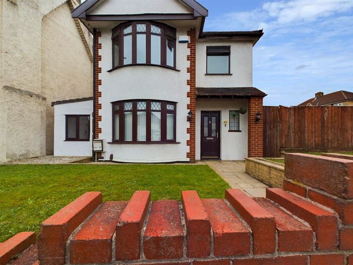 3 Bedroom Detached House To Rent In Downend Road, Kingswood, Bristol, BS15