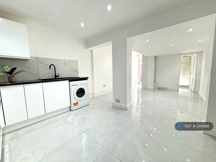 3 Bedroom Terraced House To Rent In Upton Road, Slough, SL1