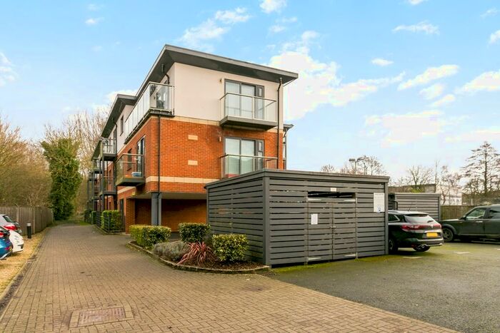 2 Bedroom Flat To Rent In Caravan Lane, Rickmansworth, WD3