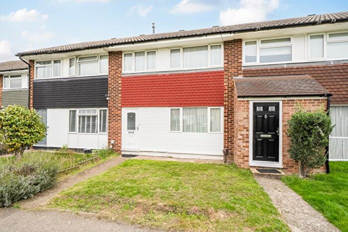 3 Bedroom Terraced House For Sale In Bingley Road, Surrey, TW16