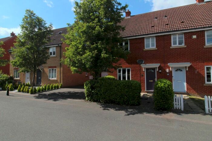 3 Bedroom Semi-Detached House To Rent In Marmion Way, Ashford, Kent, TN23