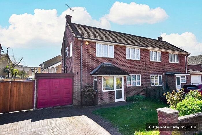 3 Bedroom Semi-Detached House For Sale In Water Lane, Kings Langley, WD4