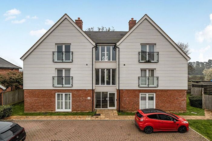1 Bedroom Flat For Sale In Brick Gardens, Ryarsh, West Malling, ME19