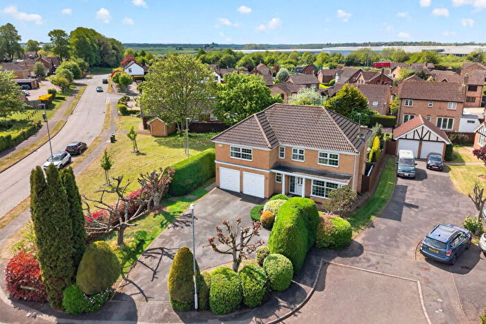 5 Bedroom Detached House For Sale In Cheviot Close, Kettering, NN16