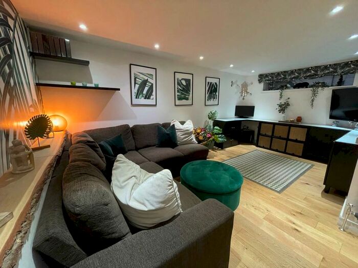 3 Bedroom Semi-Detached House To Rent In Filton Road, Horfield, Bristol BS7