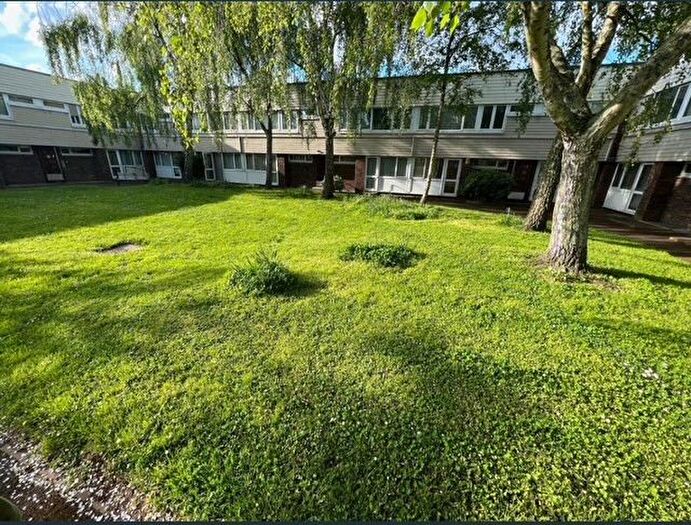 1 Bedroom Flat To Rent In Defiant Way, Wallington, Surrey, SM6