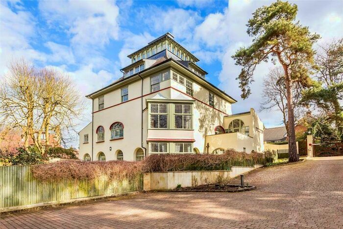 2 Bedroom Flat To Rent In Woking, GU22