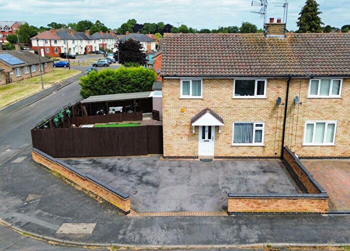 3 Bedroom Town House For Sale In Falmouth Drive, Wigston, Leicester, LE18