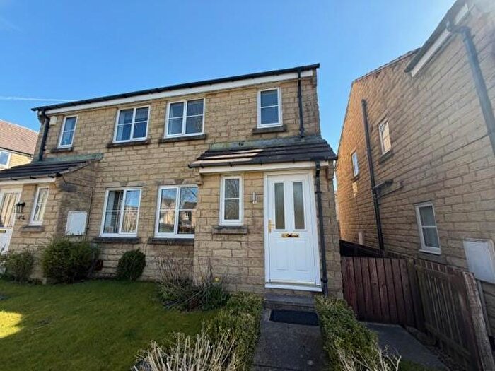 2 Bedroom Semi Detached House To Rent In Siskin Drive, Bradford, BD6