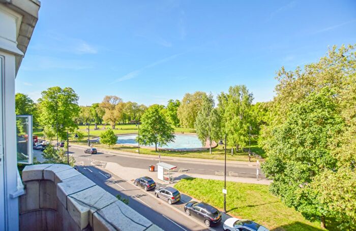 2 Bedroom Flat To Rent In The Pavement, London, SW4