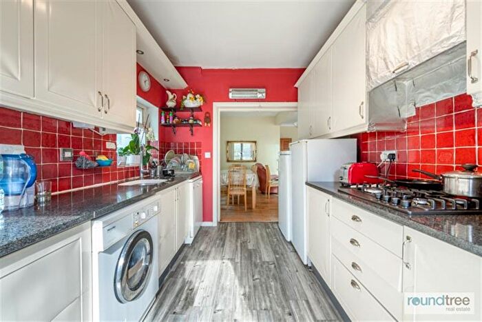 5 Bedroom Semi-Detached House For Sale In Rowsley Avenue, Hendon, NW4