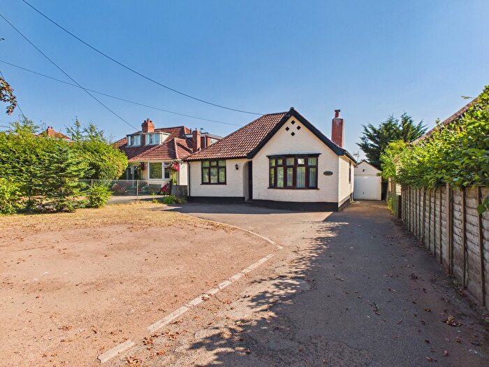 3 Bedroom Detached Bungalow For Sale In Taunton Road, Bridgwater, TA6
