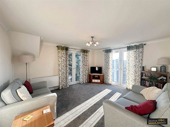 2 Bedroom Flat For Sale In Dunvegan Lodge, Bincleaves Road, Rodwell, Weymouth, Dorset, DT4
