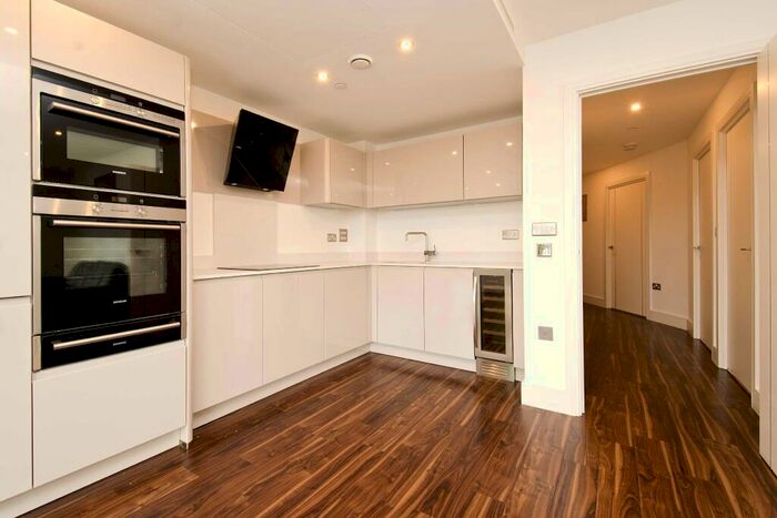 3 Bedroom Apartment To Rent In Alie Street, Aldgate, London, E1