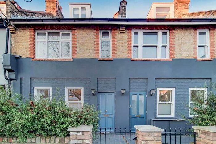 2 Bedroom Maisonette Flat To Rent In Upland Road, East Dulwich, SE22
