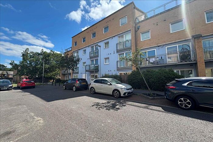 2 Bedroom Flat For Sale In Wooldridge Close, Feltham, Middlesex, TW14