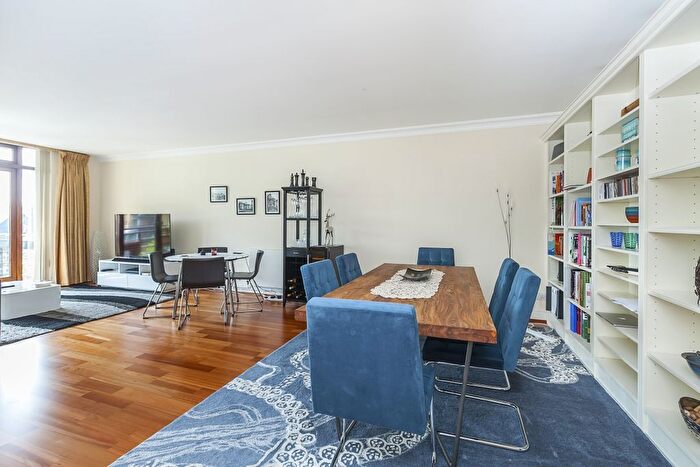 2 Bedroom Flat To Rent In Swan Court, St. Katherine Docks, E1W