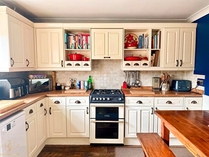 3 Bedroom Semi-Detached House For Sale In School Road, Warboys, PE28