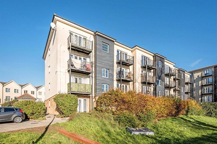 2 Bedroom Flat For Sale In Blackthorn Road, Ilford, IG1