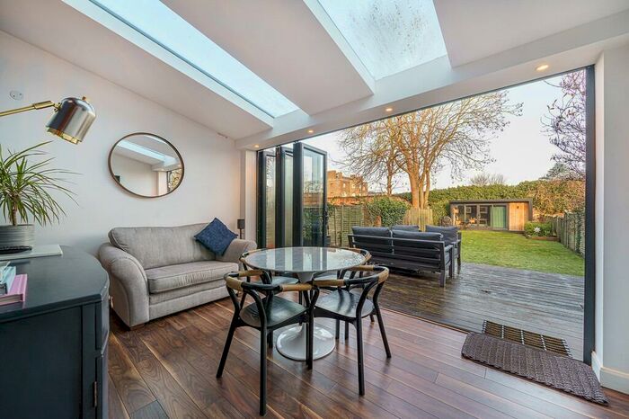 3 Bedroom Link Detached House To Rent In London Lane, Bromley, BR1