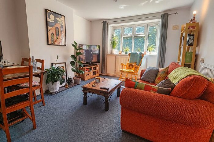 3 Bedroom Flat To Rent In The Grange, Finchley, N2