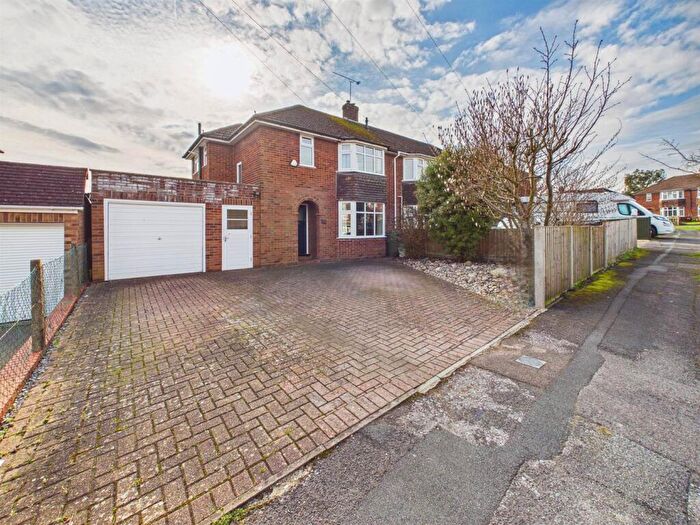 3 Bedroom Semi Detached House For Sale In Blewbury Drive, Tilehurst, Reading, RG31