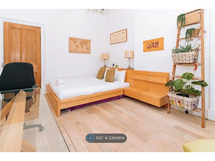 2 Bedroom Flat To Rent In Dalry Road, Edinburgh, EH11