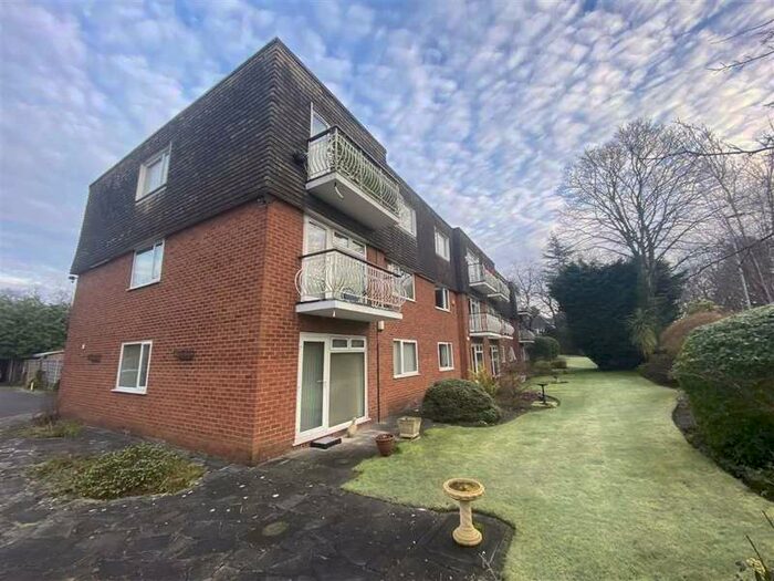 2 Bedroom Flat To Rent In Sandringham Court, Trafford, Brooklands, M23
