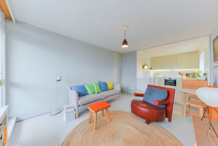 2 Bedroom Flat To Rent In Ethelburga Tower, SW11
