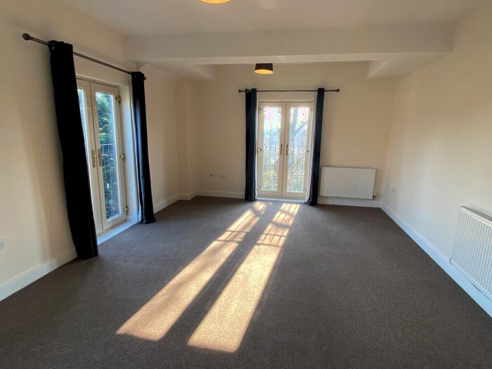 2 Bedroom Apartment To Rent In Cherry Trees, Bessacarr, DN4
