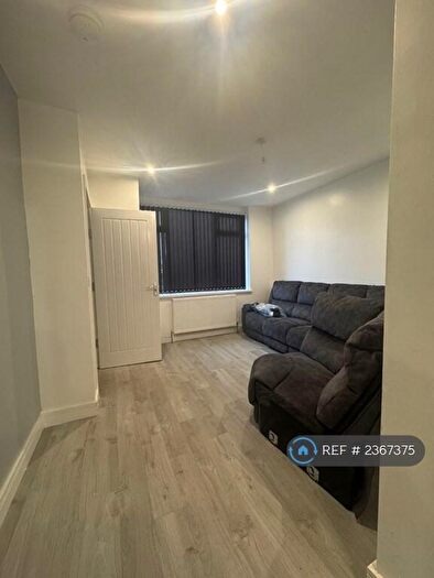 3 Bedroom Terraced House To Rent In Park View Avenue, Leeds, LS4