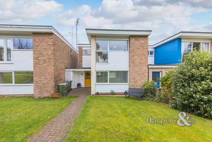 3 Bedroom Link Detached House To Rent In The South Glade, Bexley DA5