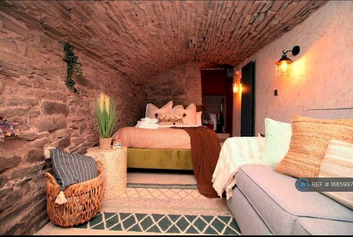 Studio To Rent In Ty Gloch, Brecon, LD3