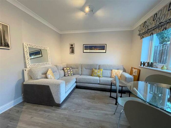 4 Bedroom Semi-Detached House To Rent In Roman Way, Farnham, GU9