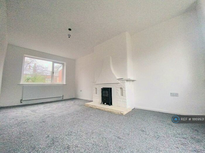 3 Bedroom Semi-Detached House To Rent In Malvern Drive, Swinton, Manchester, M27
