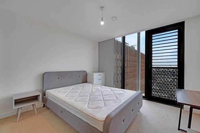 2 Bedroom Flat To Rent In Great Eastern Road, London, E15