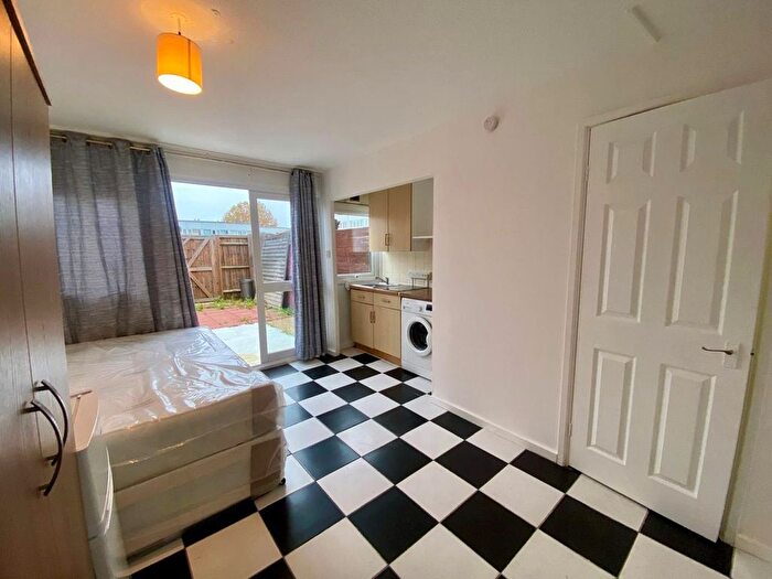 1 Bedroom Studio To Rent In Caernarvon Close, Mitcham, CR4