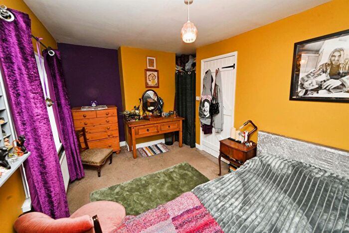 2 Bedroom End Of Terrace House For Sale In Leakes Row, Louth, LN11