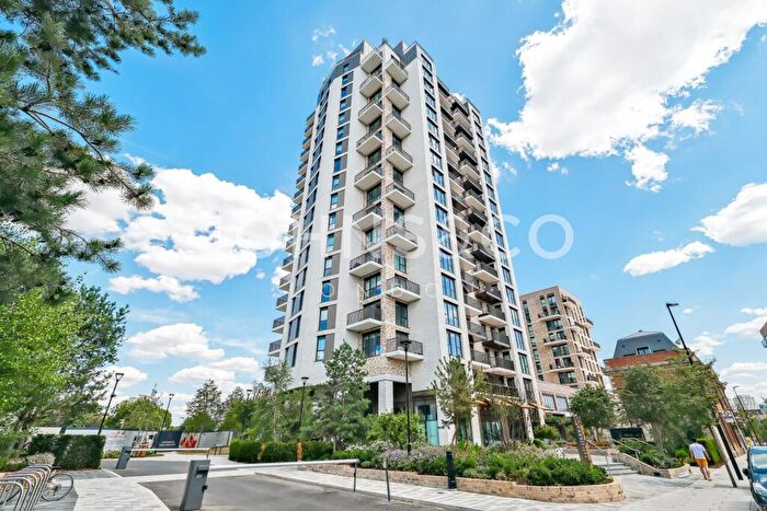Apartment To Rent In Botantical Apartments, Bow Green, London, E3