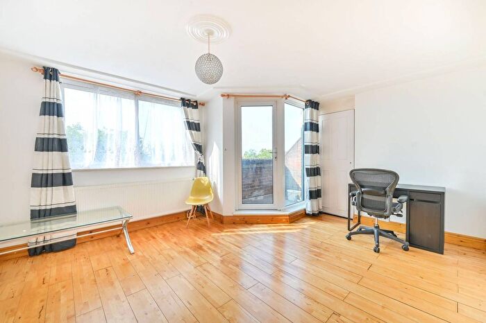 1 Bedroom Flat For Sale In Talbot Road, Westbourne Park, London, W11