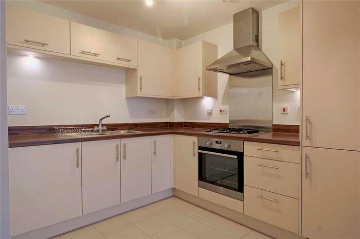 1 Bedroom Flat To Rent In Oak House, Victory Park Road, Addlestone, Surrey, KT15