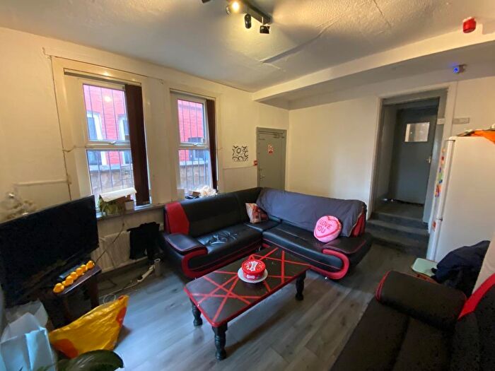 7 Bedroom Semi-Detached House To Rent In £. Pppw, Booth Avenue, Fallowfield, ., M14