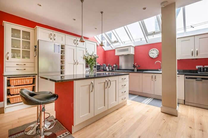5 Bedroom Detached House To Rent In Hertford Avenue London, SW14