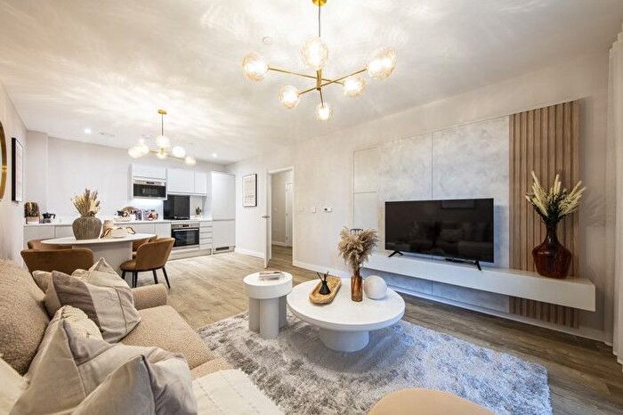 2 Bedroom Flat For Sale In High Street, Southall, UB1