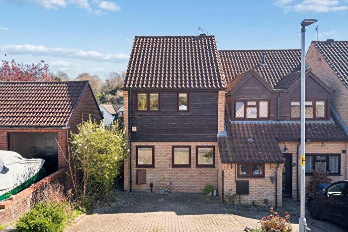 2 Bedroom End Terrace House For Sale In Kingsley Drive, Marlow, SL7