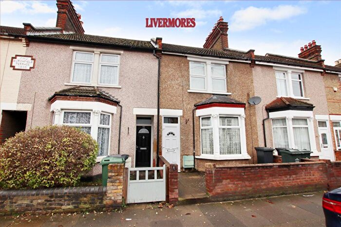 3 Bedroom Terraced House For Sale In St. Albans Road, Dartford, DA1