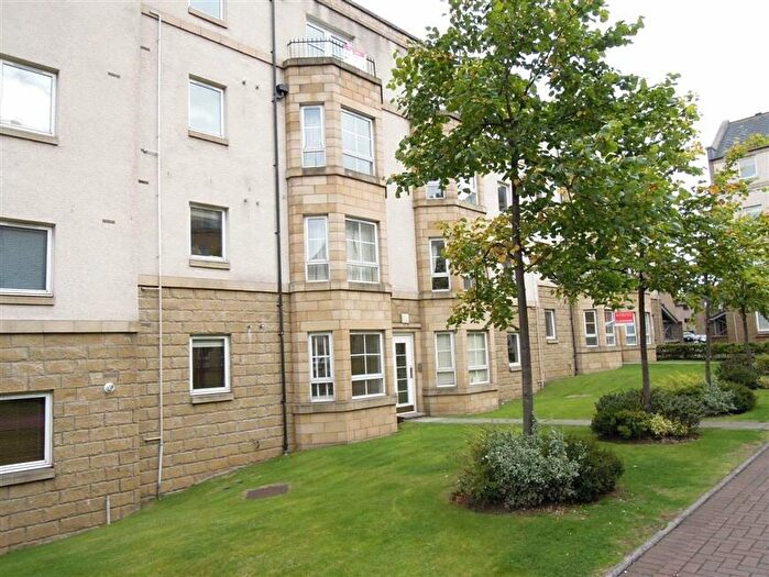 2 Bedroom Flat To Rent In Dicksonfield, Edinburgh, EH7