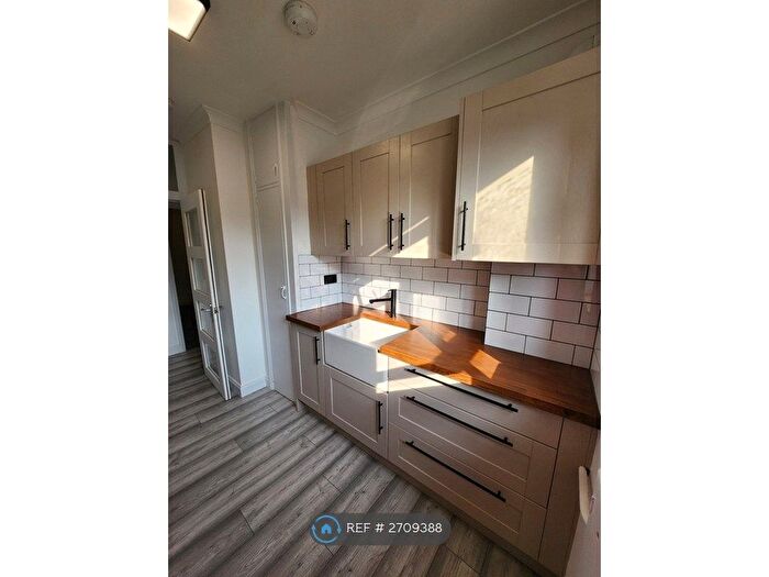 2 Bedroom Flat To Rent In Beresford House, London, SE21